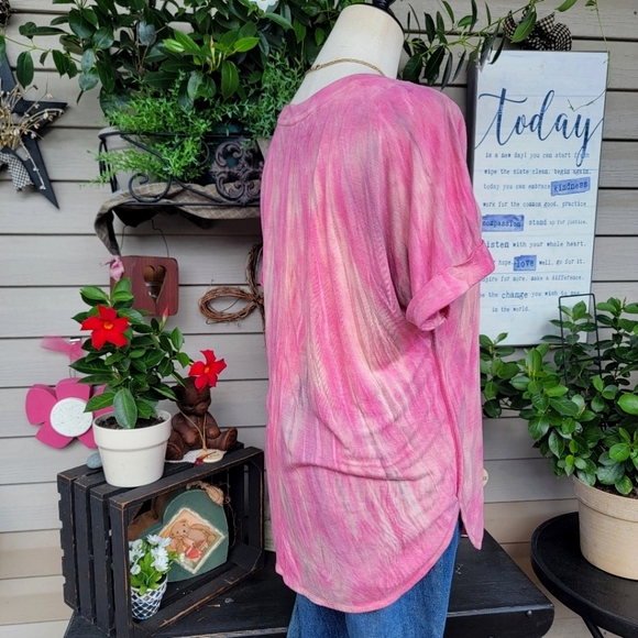GREEN TEA ♡ NWT Gorgeous Pink Cuffed Short Sleeve Rounded Hem Tie Dye Tunic S - Picture 7 of 15